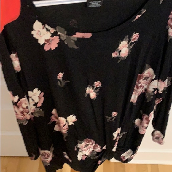 Floral black blouse - Picture 5 of 5